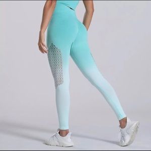 ombré blue scrunch butt leggings